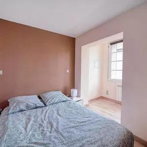la-chalaronne-appartement-au-coeur-de-la-cit-mdivale.hotels-rhonealpes.com/